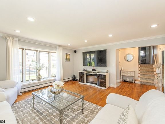 3rd image of 81 Devonshire Rd