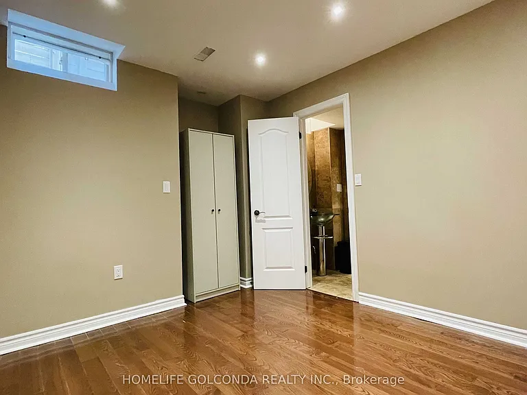 110 A Bond Cres #LOWER — Photo 13