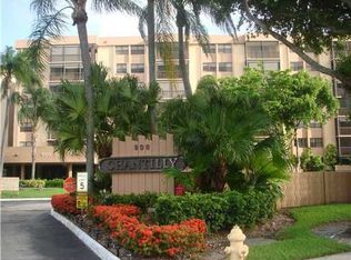 900 NE 195th St APT 601, Miami, FL 33179