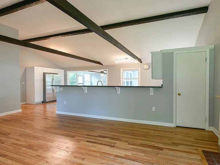 95 Riverside Dr — Photo 9