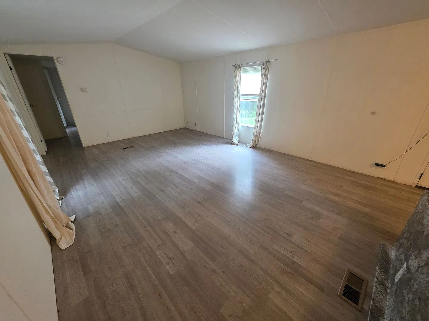 Private 2-bedroom Manufactured Home Saugerties, NY — Photo 4
