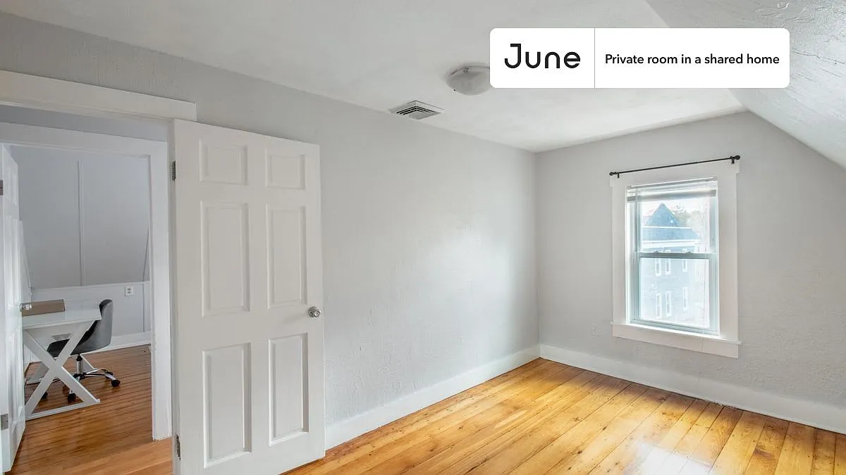 Building Photo - 100 Flint St #D