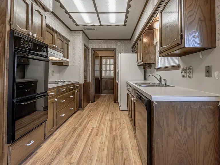 14823 Stoneberg Ave — Photo 3