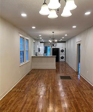 3rd image of 6312 Fontainebleau Dr