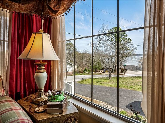 3rd image of 1 Puckett Rd