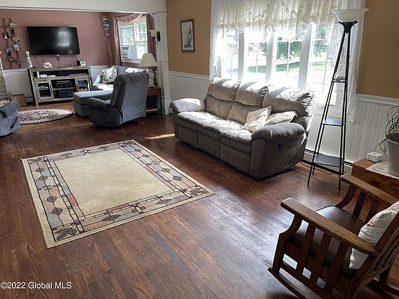 5th image of 9 Meridian Ln