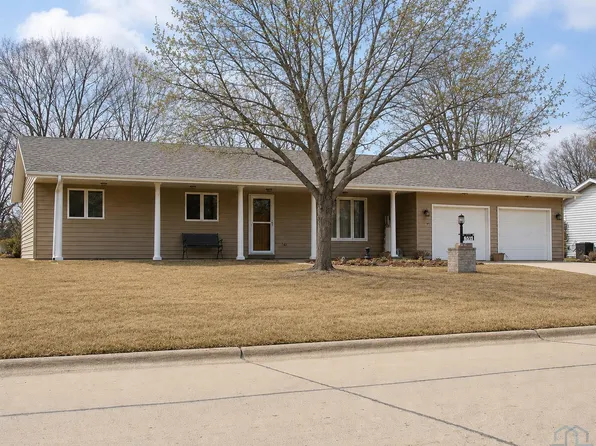 543 11th Ave NE, Sioux Center, IA 51250