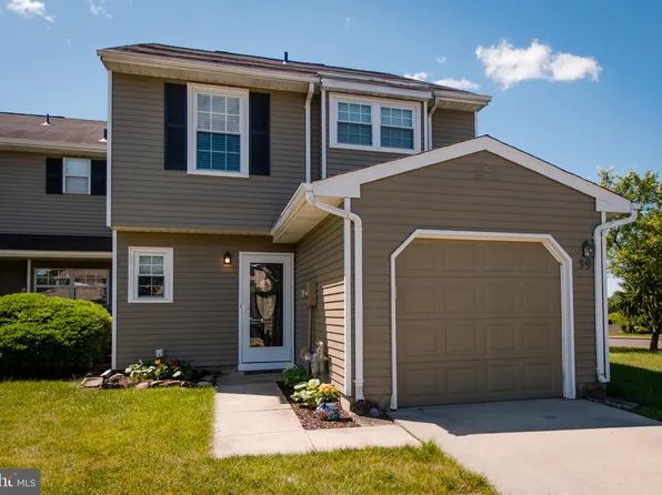 39 Gloucester Ct, Bordentown, NJ 08505