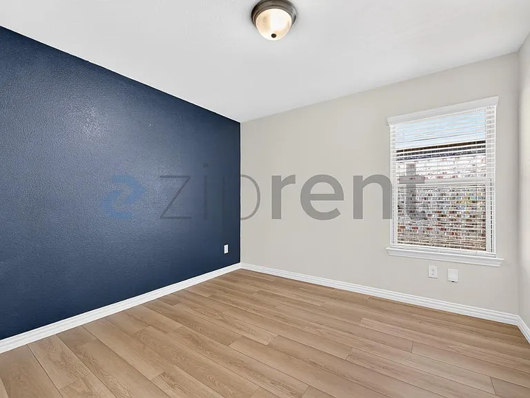 817 Evergreen St — Photo 31
