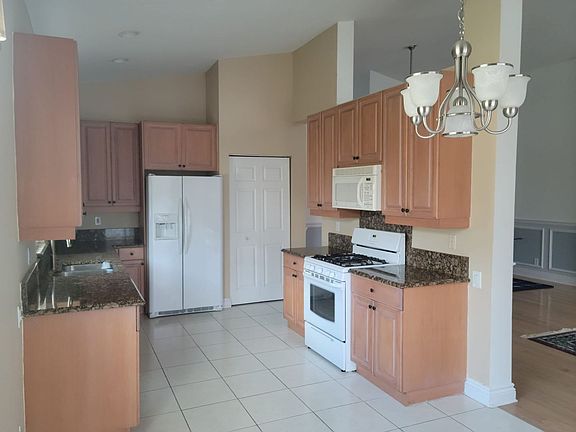 4th image of 373 NW Toscane Trl