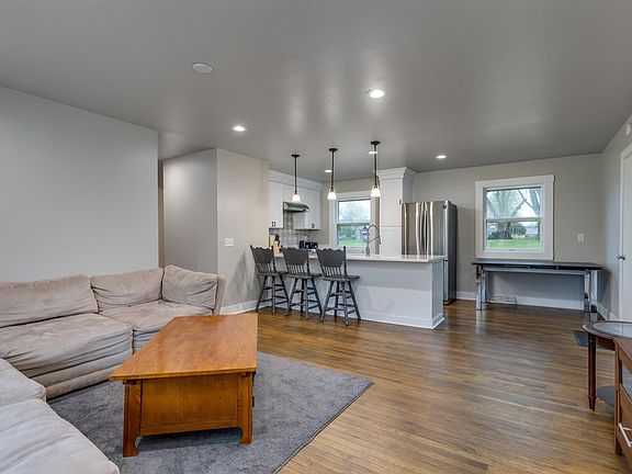 2nd image of 10535 N Oakway Ln