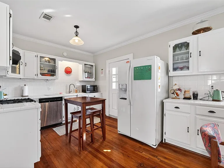 701 Highland St — Photo 4