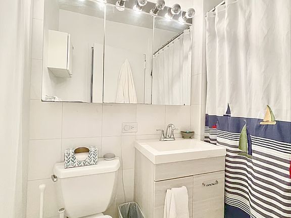 5th image of 99 John St APT 2510