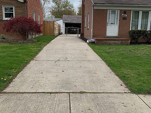 4th image of 9976 Flamingo St