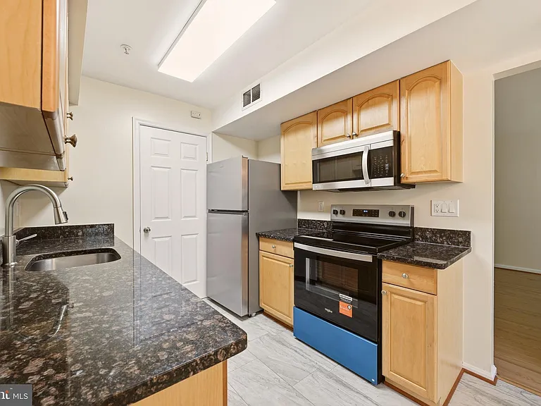 2505 McVeary Ct #11D — Photo 14
