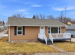 208 W Clark St, North English, IA 52316