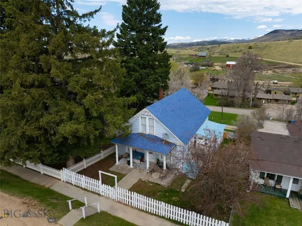 209 E Idaho St, Virginia City, MT 59755
