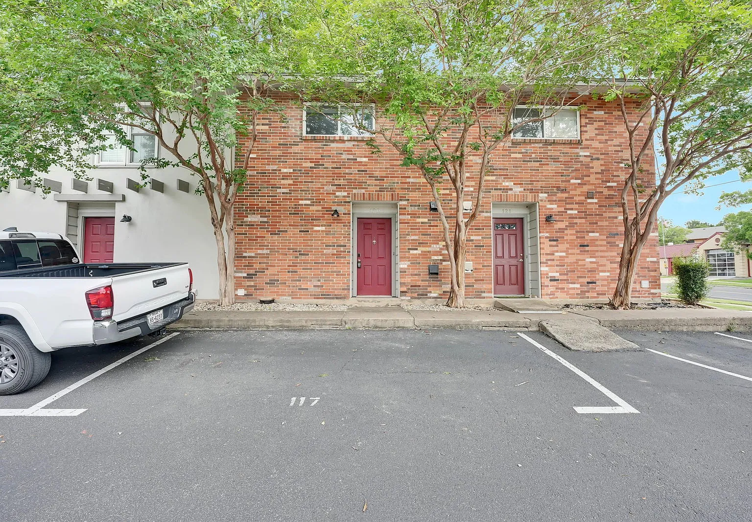 2 bed, 1.5 bath, 935 sqft, $1,800 — Photo 1