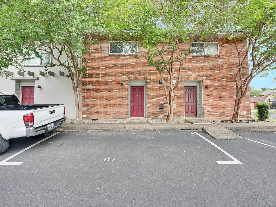 2122 Hancock Dr #120