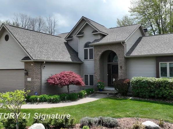 512 Stillmeadow Ln, Midland, MI 48642
