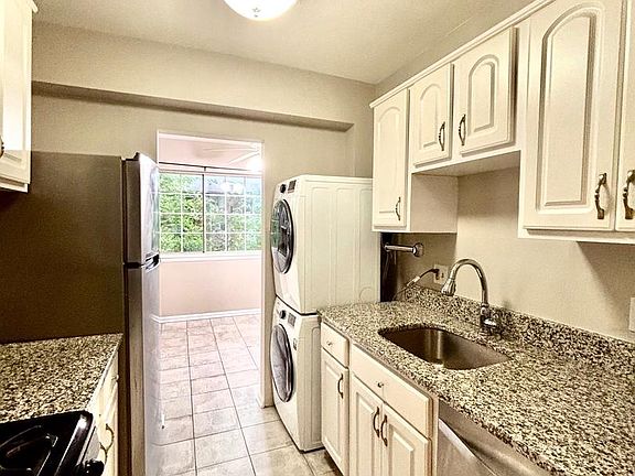4th image of 1533 Colonial Dr APT 303