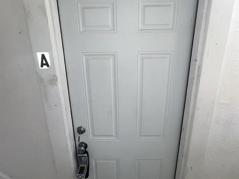 207 S Clarence St #A — Photo 2