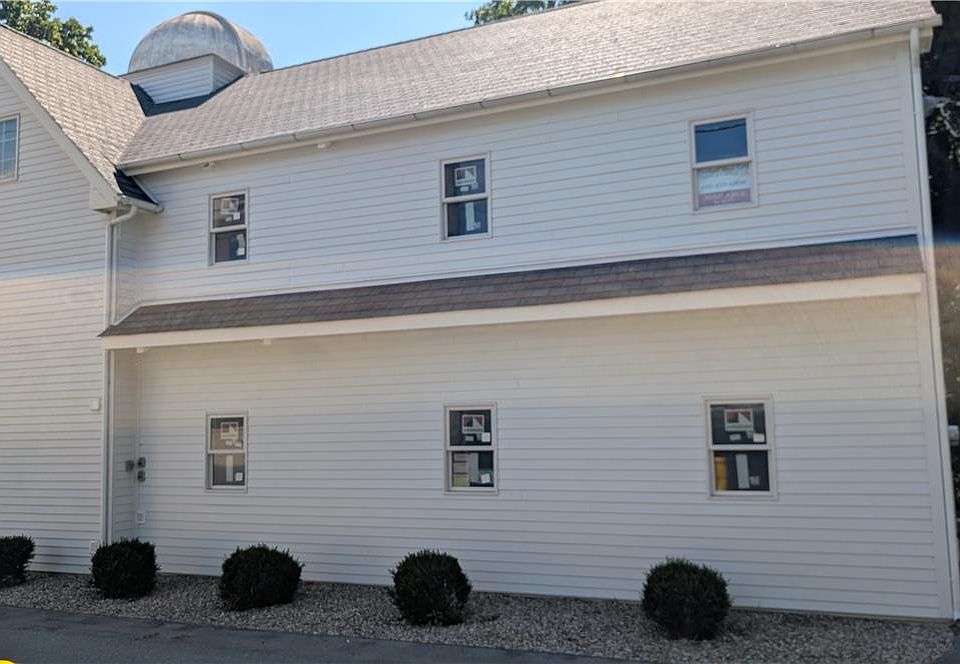 1st image of 242 E Walnut St #1