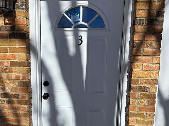 2nd image of 454 N Central Ave Unit 3
