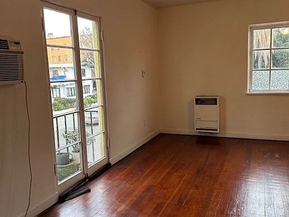 5th image of 553 Cedar Ave APT D