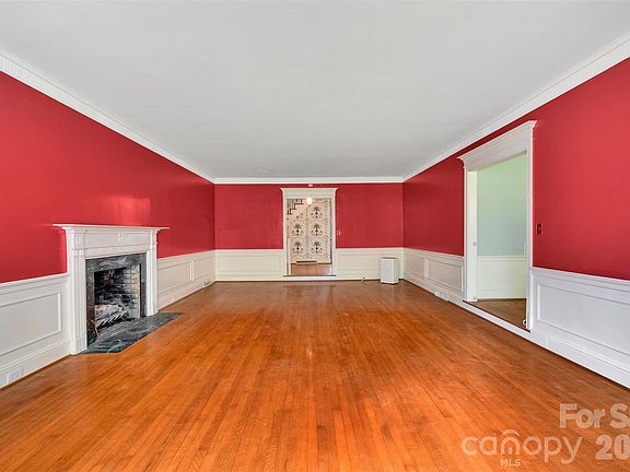 5th image of 333 E Chestnut St