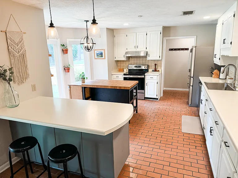 306 Oak Ridge Cir — Photo 12