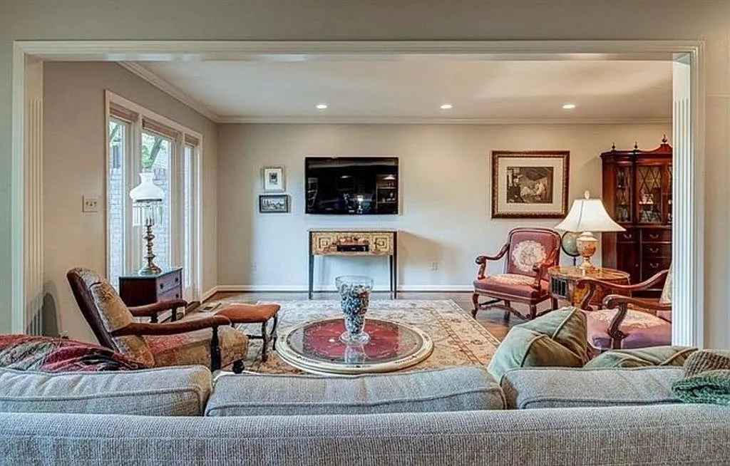 3 bed, 2.5 bath, $2,500 — Photo 4