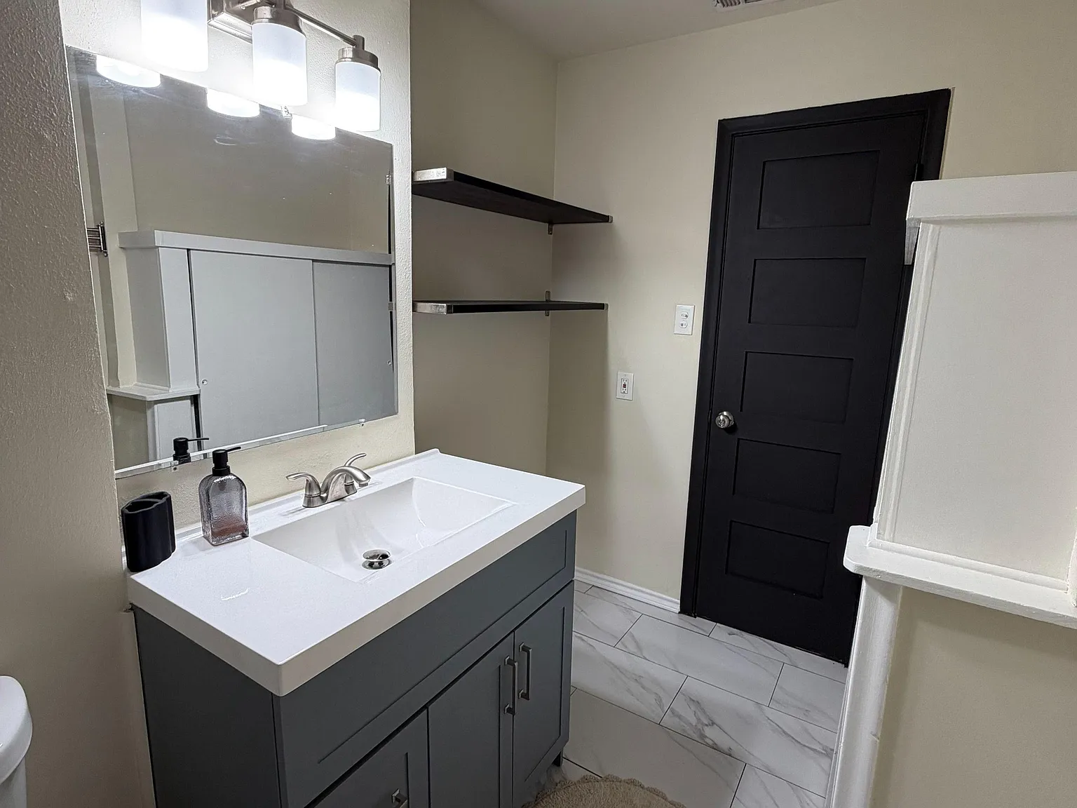 4 bed, 1.5 bath, 1423 sqft, $888 — Photo 2