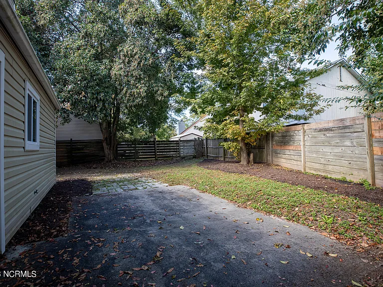 204 Doris Ave E — Photo 21