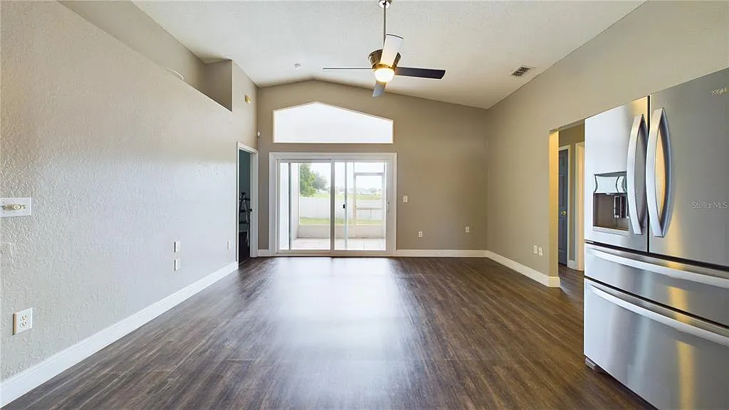 3 bed, 2.0 bath, 1473 sqft, $2,000 — Photo 2