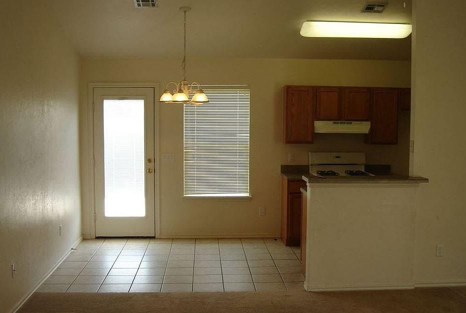 2nd image of 2408 Leeds Ln