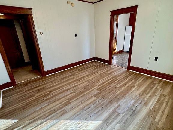 204 Linden Ave 1F - Living Room