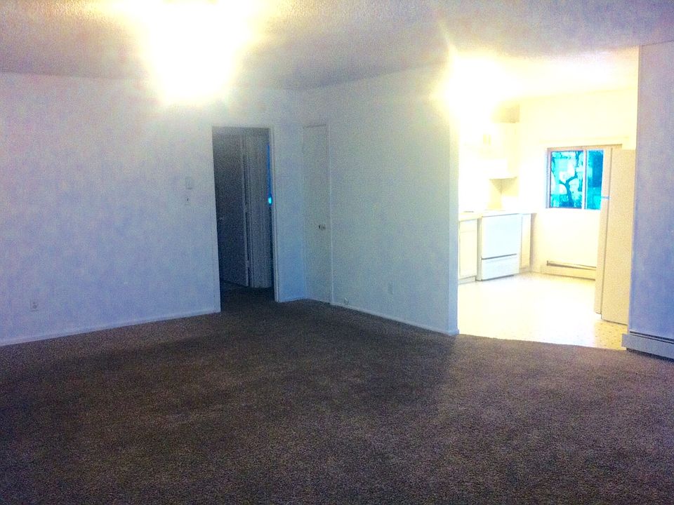 2nd image of 624 Irwin St APT 1