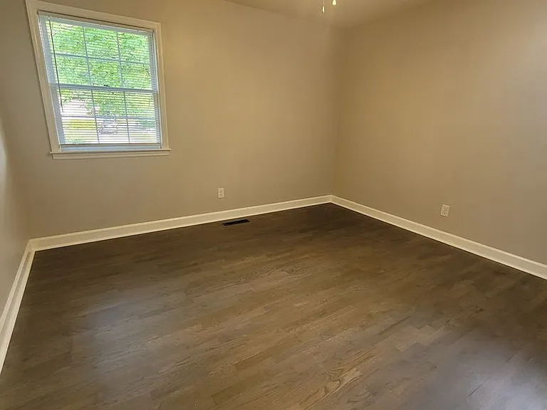 825 Montclair Dr — Photo 9