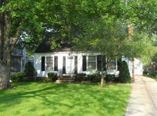 454 Lake Forest Dr, Bay Village, OH