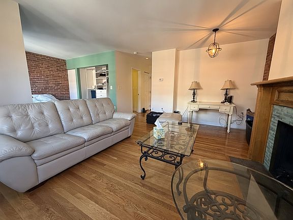 4th image of 84 Gainsborough St #301