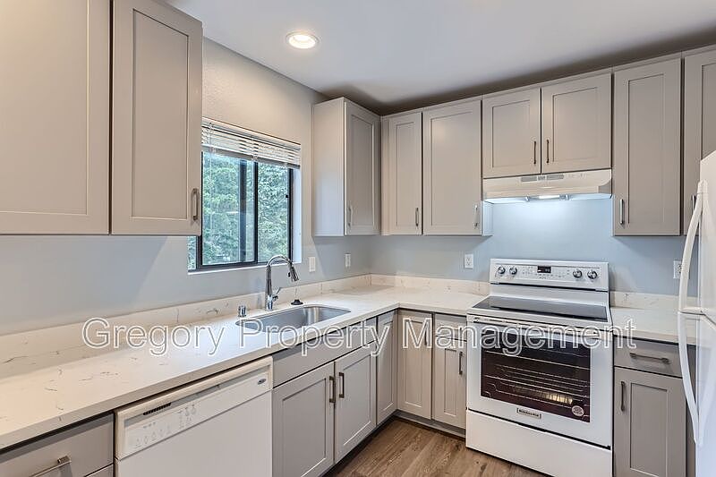 1st image of 12604 NE 114th Pl