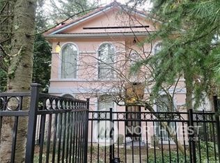 1933 7th Ave W, Seattle, WA 98119