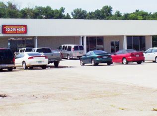 540 W 3rd St, Grove, OK 74344