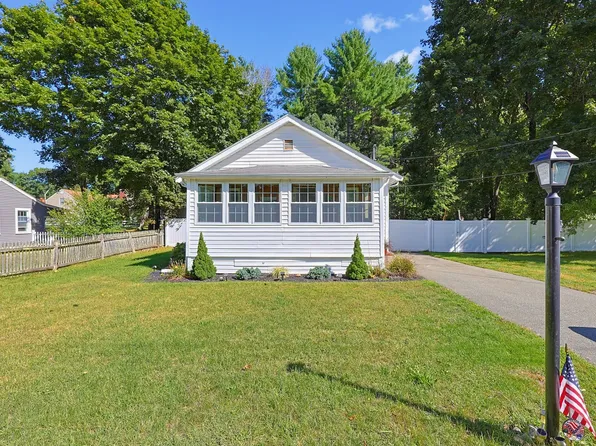 300 Cocasset St, Foxboro, MA 02035