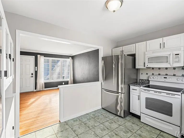 835 N Forest Ave — Photo 6