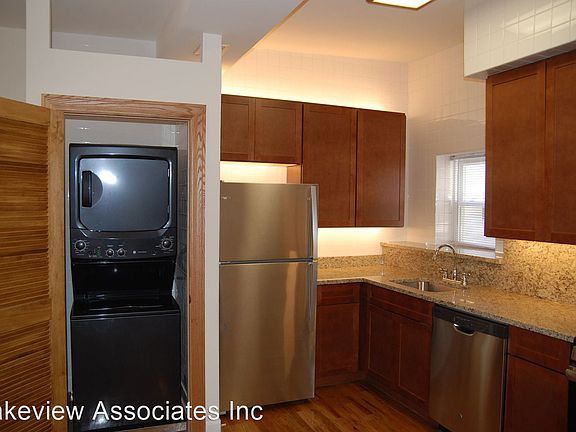 3rd image of 2043 N Sheffield Ave House 7710769