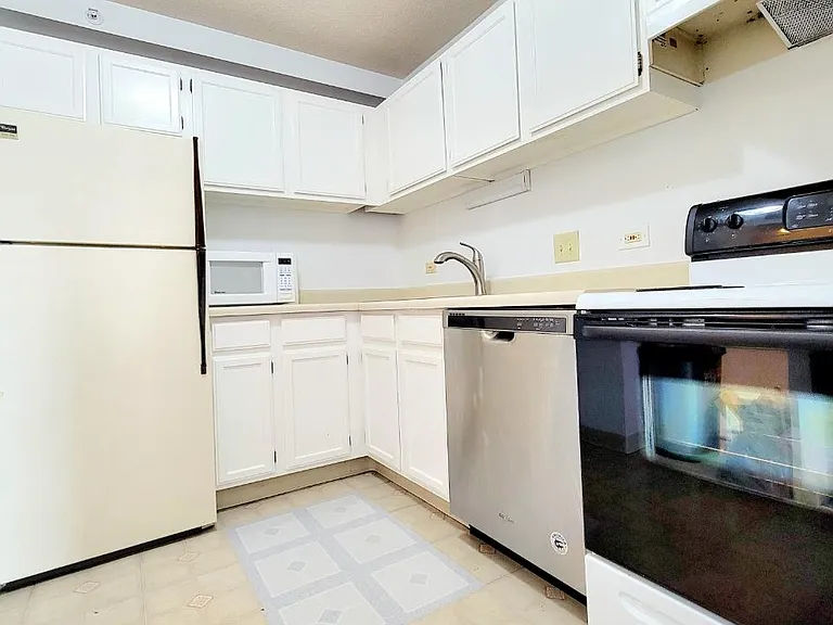 1840 Huntington Blvd #505 — Photo 8