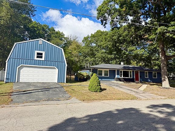 3rd image of 124 Sharon St