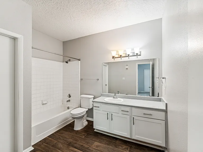 Waterford Creek Apartments — Photo 32